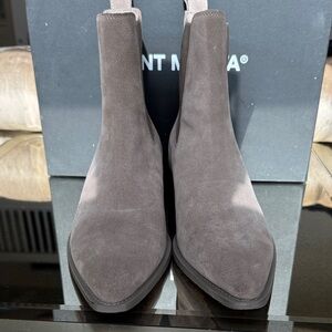 Elegant SaintMorta  in grey